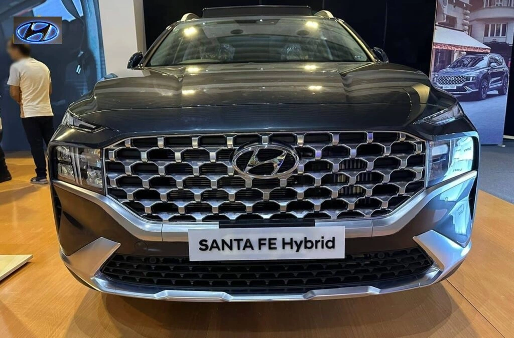 Santa FE Hybrid in Pakistan - Main Features